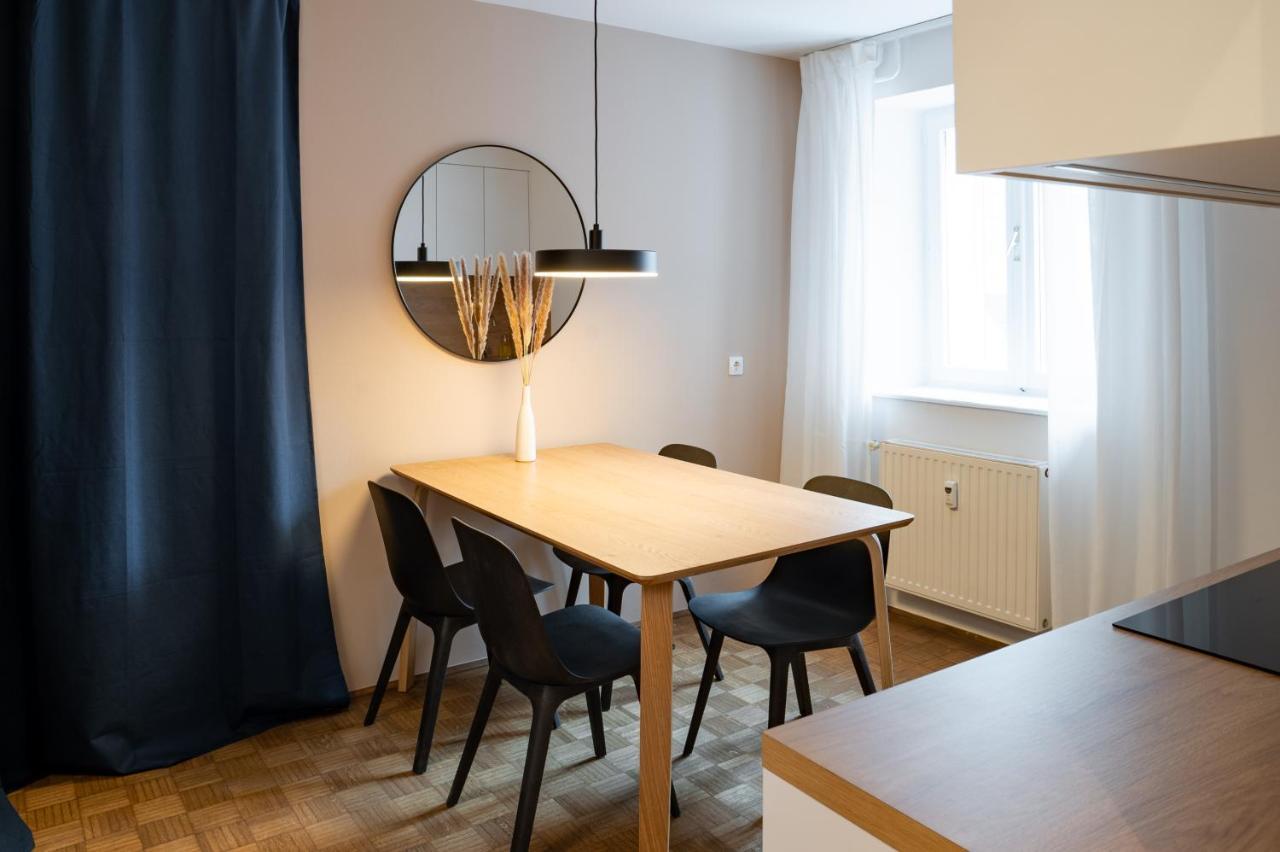 Strict City Apartments 卢布尔雅那 外观 照片
